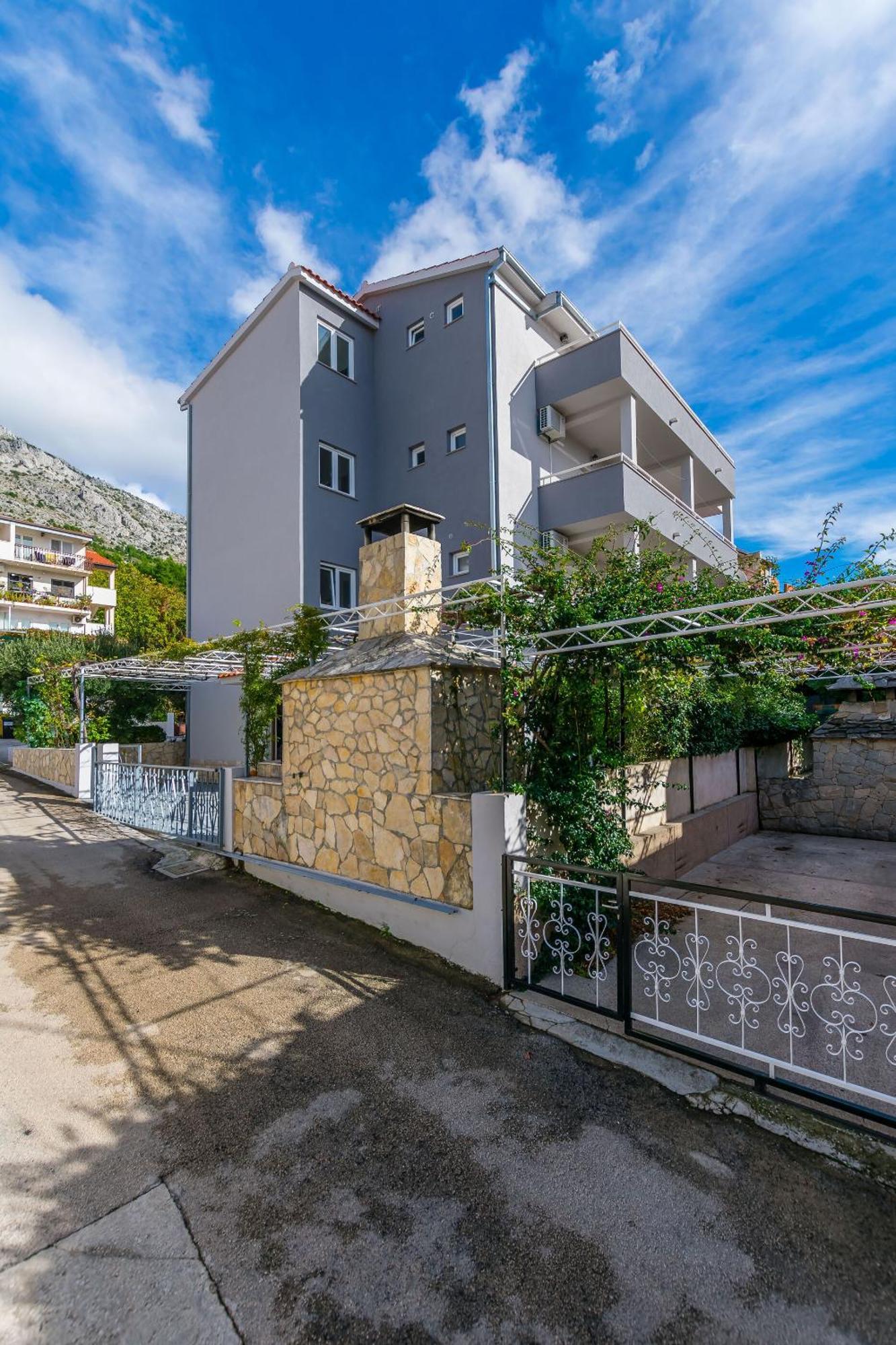 Apartments Kristina Omiš Buitenkant foto