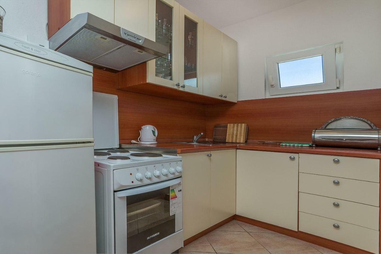 Apartments Kristina Omiš Buitenkant foto