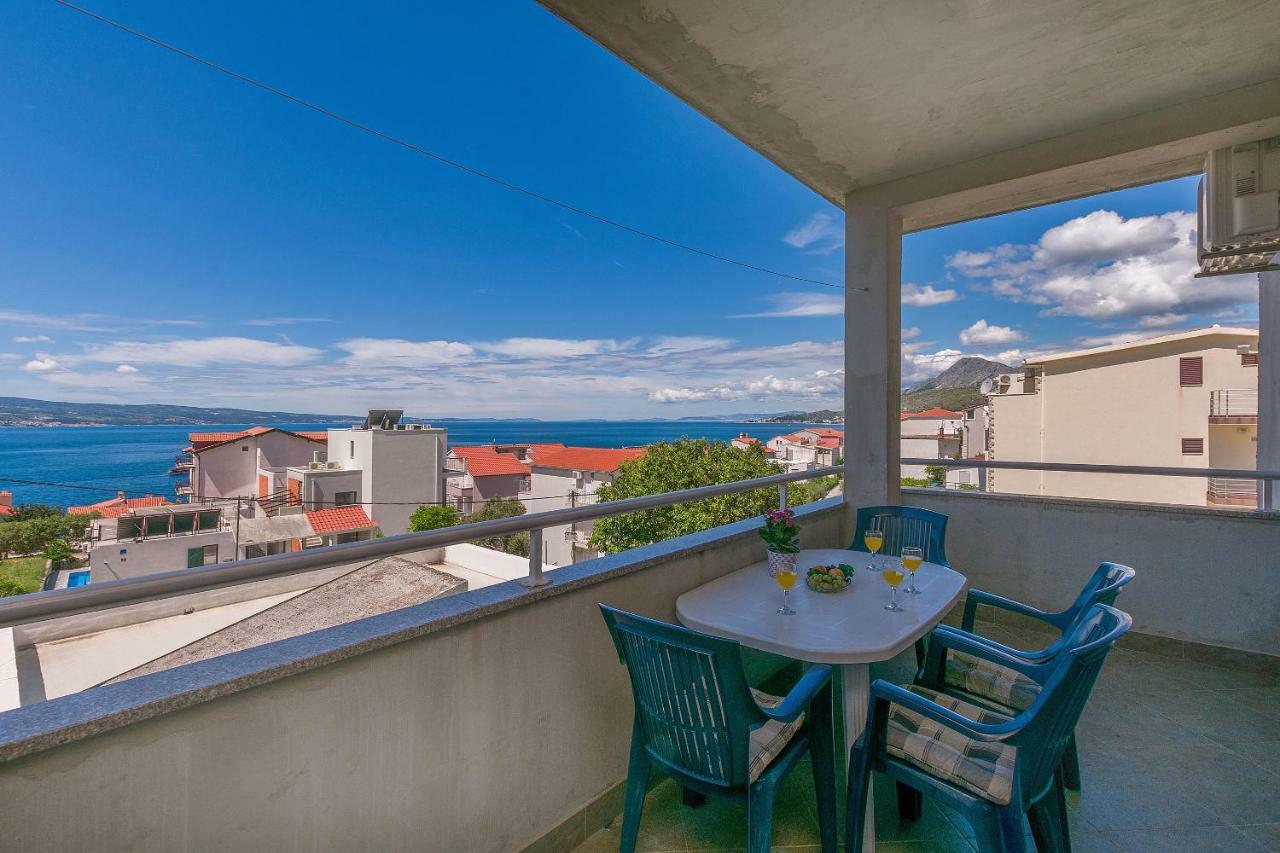 Apartments Kristina Omiš Buitenkant foto