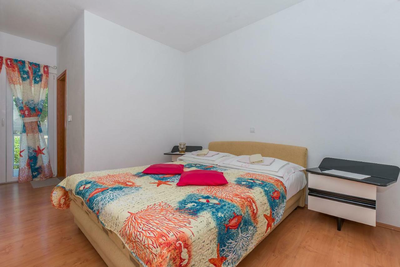 Apartments Kristina Omiš Buitenkant foto