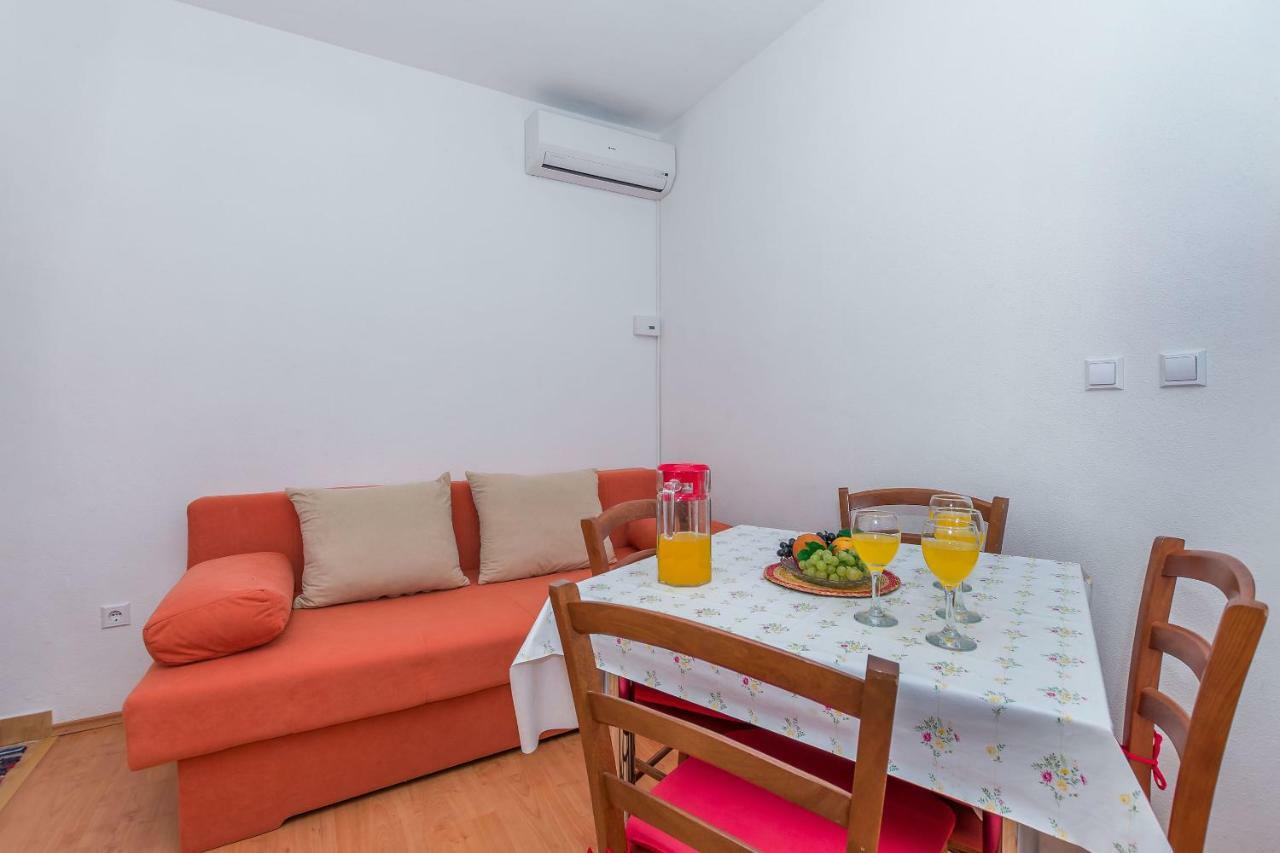 Apartments Kristina Omiš Buitenkant foto